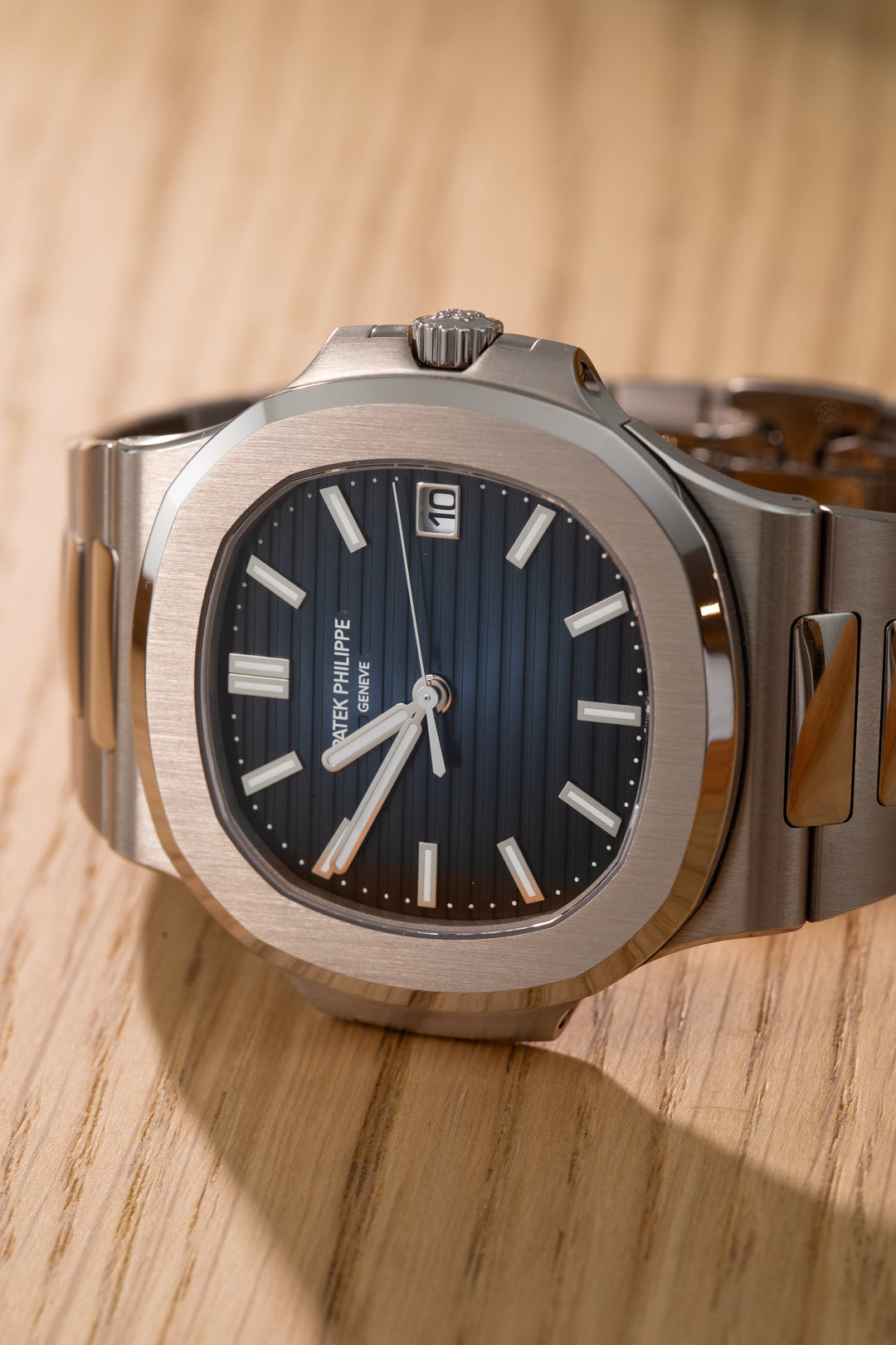 Nautilus White Gold 5811/1G-001