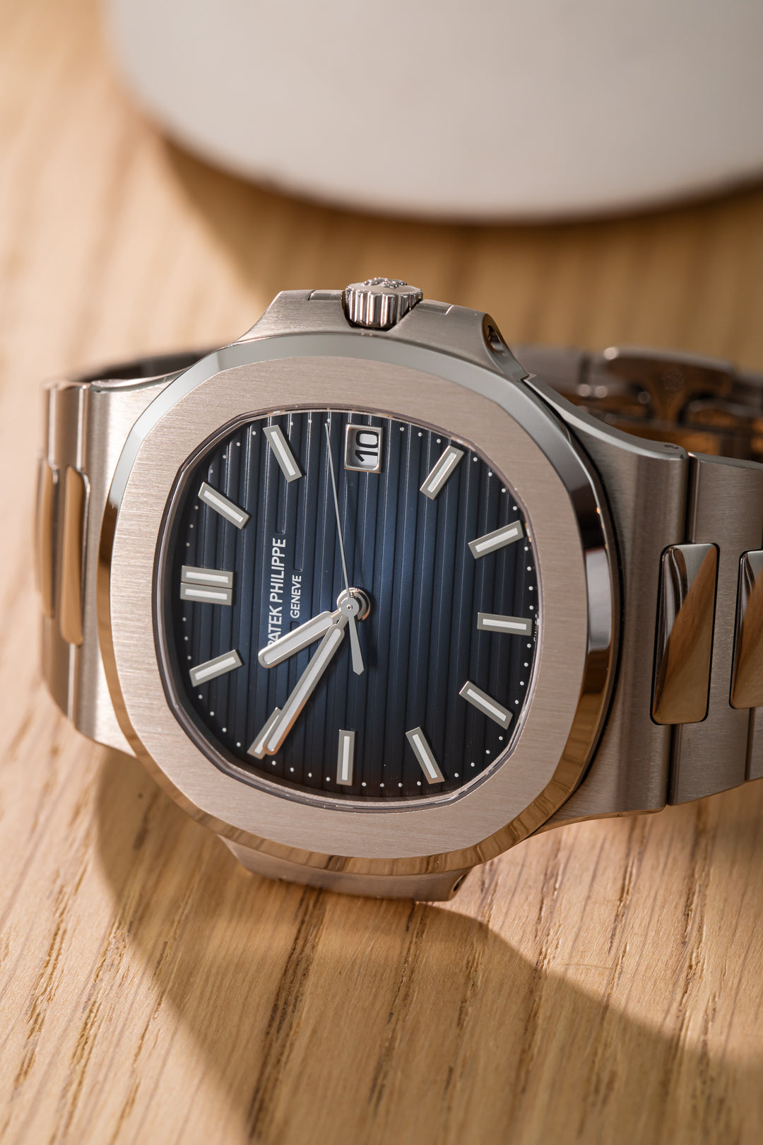 Nautilus White Gold 5811/1G-001