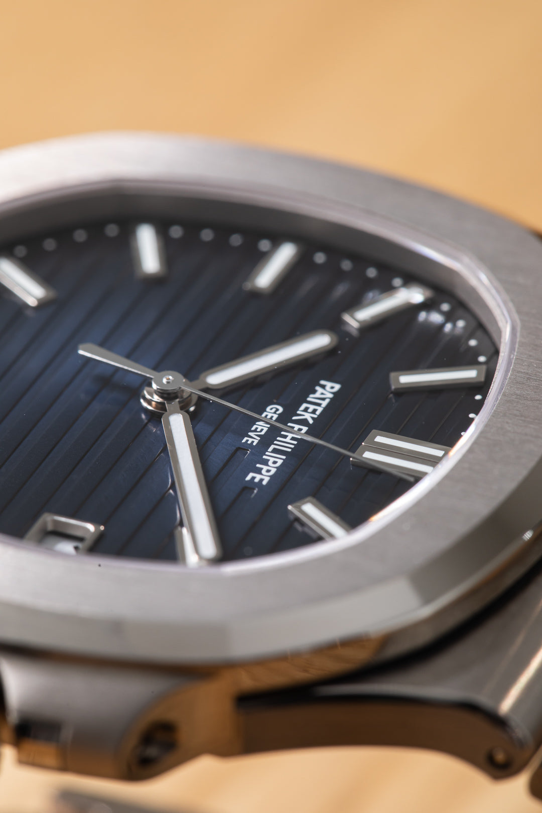 Nautilus White Gold 5811/1G-001