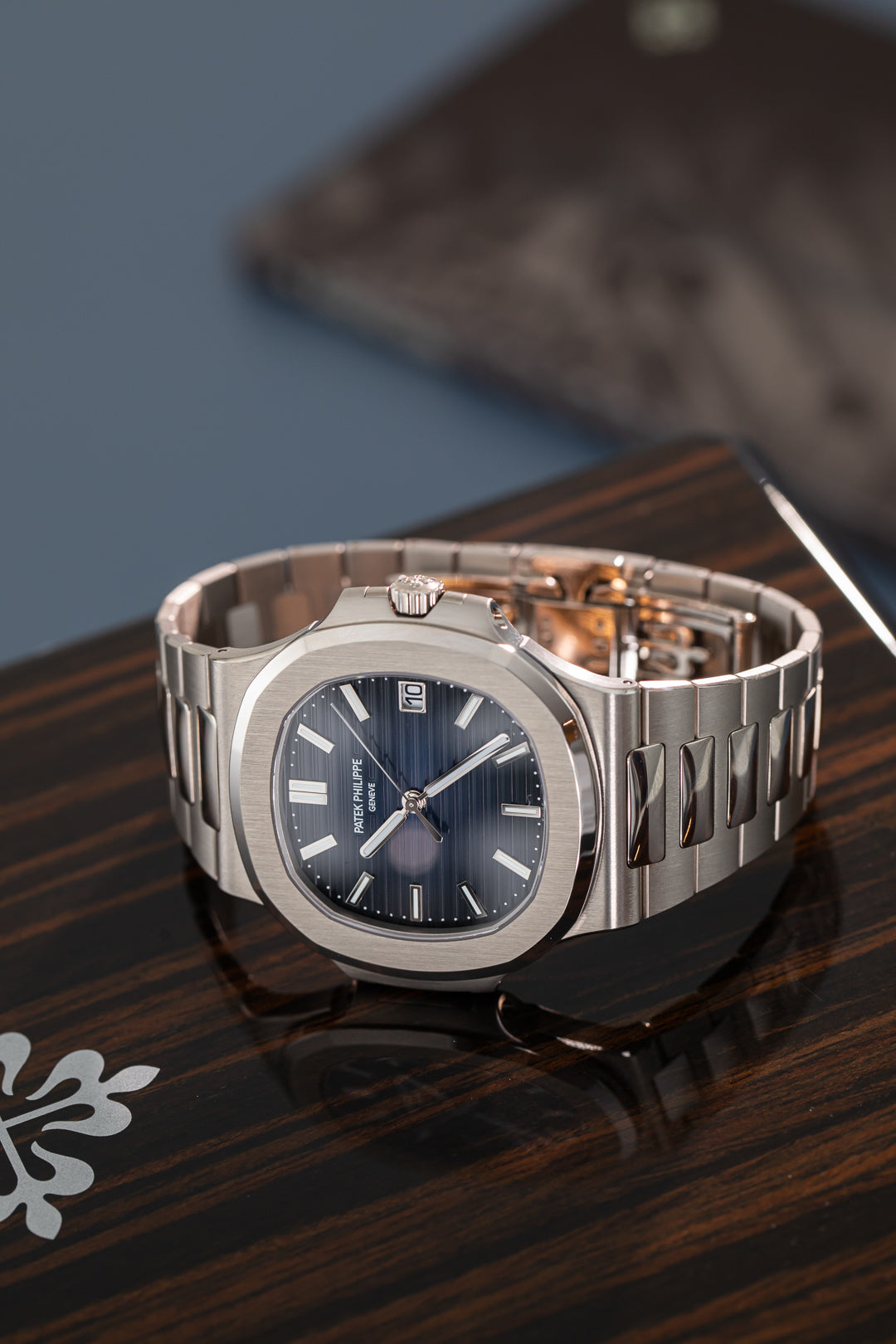 Nautilus White Gold 5811/1G-001