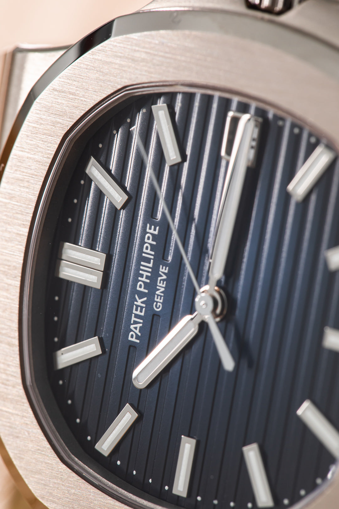 Nautilus White Gold 5811/1G-001